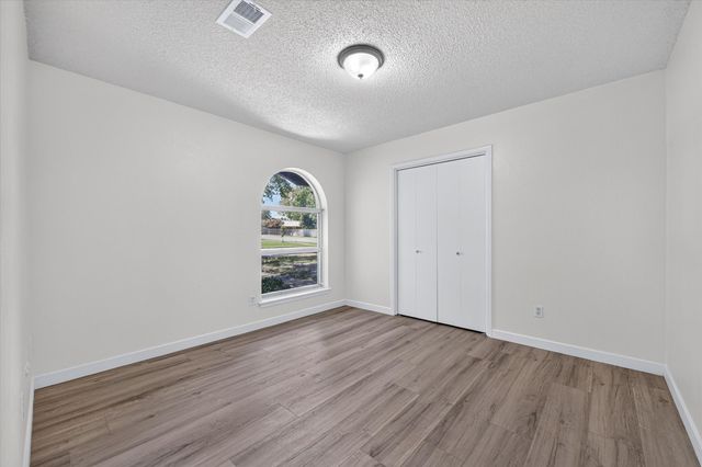 1901 Knoxville Drive, Bedford, TX 76022