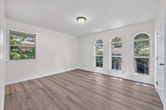 1901 Knoxville Drive, Bedford, TX 76022
