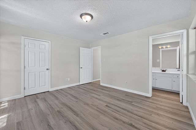1901 Knoxville Drive, Bedford, TX 76022