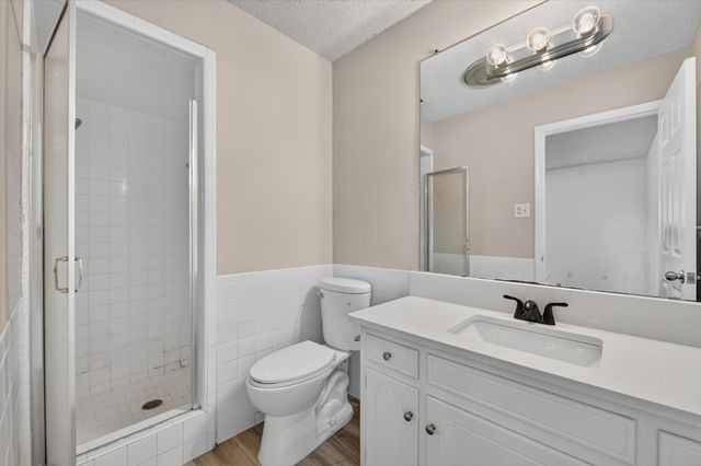 1901 Knoxville Drive, Bedford, TX 76022