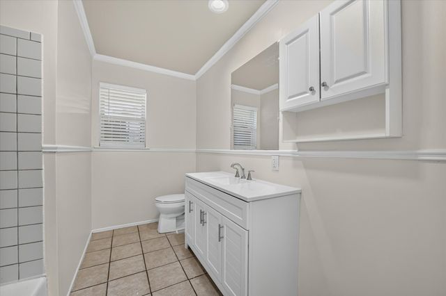 1901 Knoxville Drive, Bedford, TX 76022
