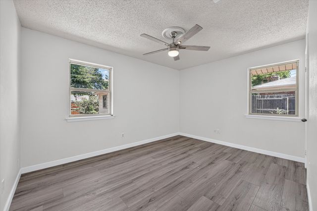 1901 Knoxville Drive, Bedford, TX 76022