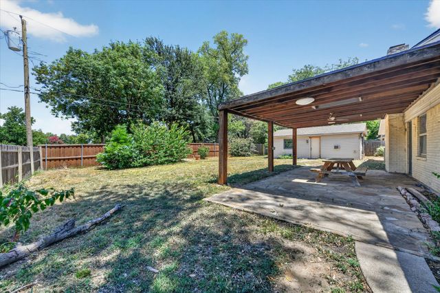 1901 Knoxville Drive, Bedford, TX 76022