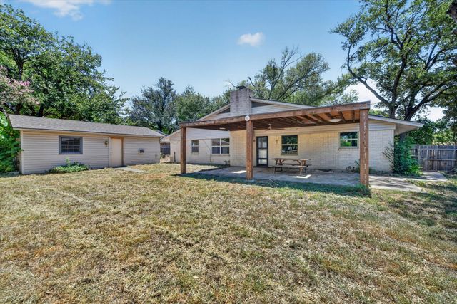 1901 Knoxville Drive, Bedford, TX 76022