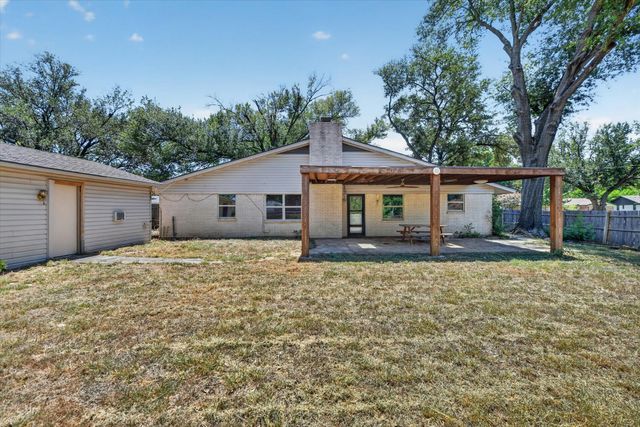 1901 Knoxville Drive, Bedford, TX 76022