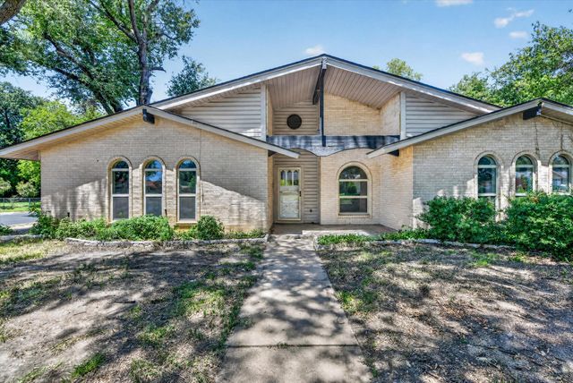 1901 Knoxville Drive, Bedford, TX 76022