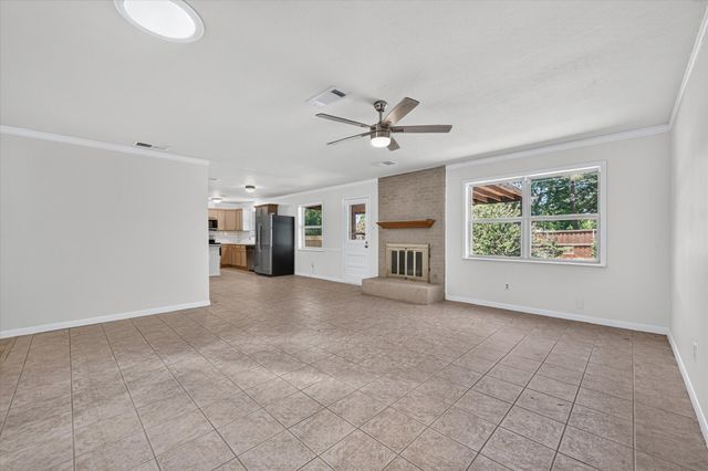 1901 Knoxville Drive, Bedford, TX 76022