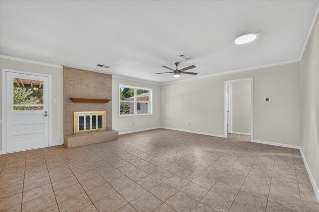1901 Knoxville Drive, Bedford, TX 76022