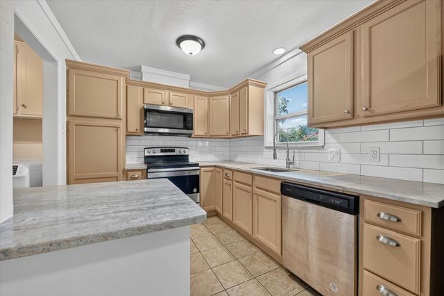 1901 Knoxville Drive, Bedford, TX 76022