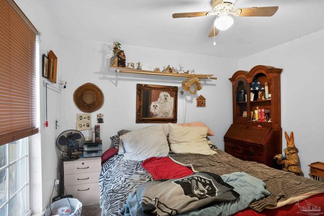 3963 Whitehall Dr, Pace, FL 32571