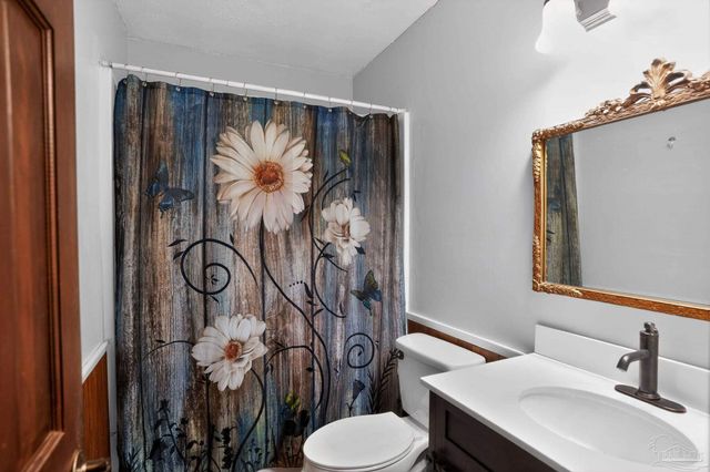 3963 Whitehall Dr, Pace, FL 32571