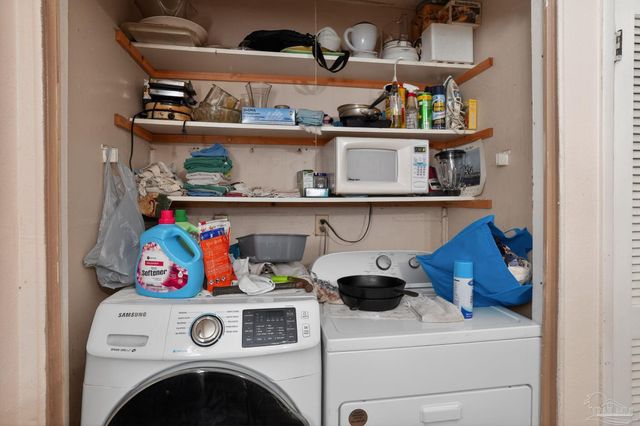 3963 Whitehall Dr, Pace, FL 32571