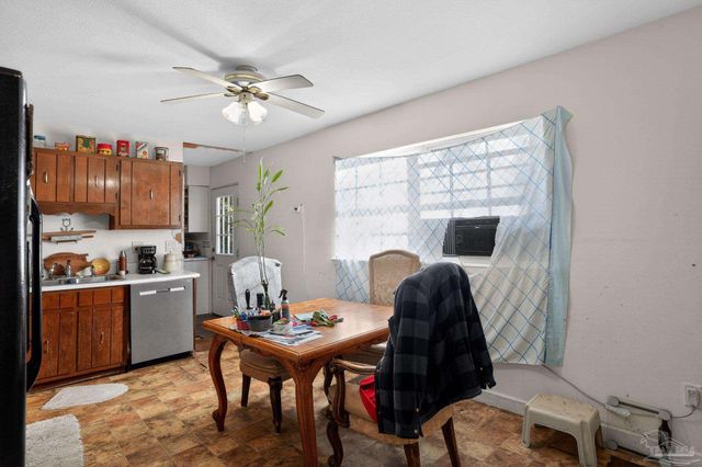 3963 Whitehall Dr, Pace, FL 32571