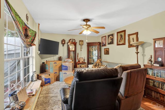 3963 Whitehall Dr, Pace, FL 32571