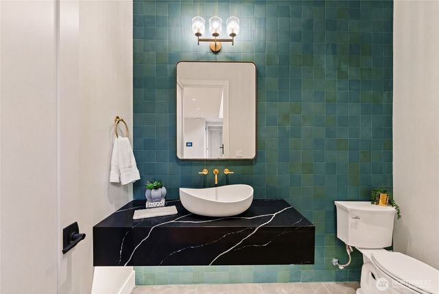 12811 SE 44th Place, Bellevue, WA 98006