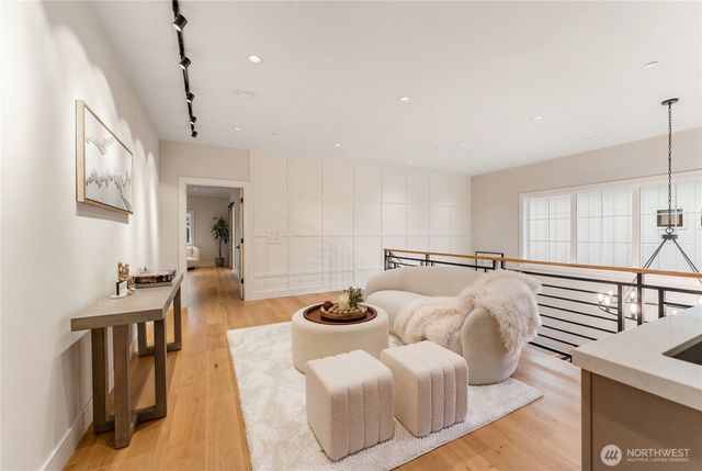 12811 SE 44th Place, Bellevue, WA 98006