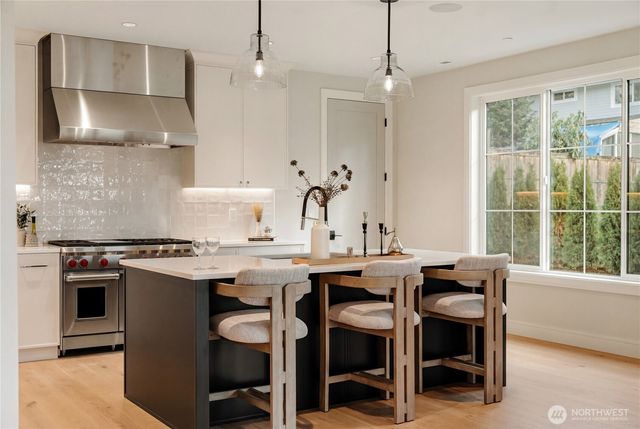 12811 SE 44th Place, Bellevue, WA 98006