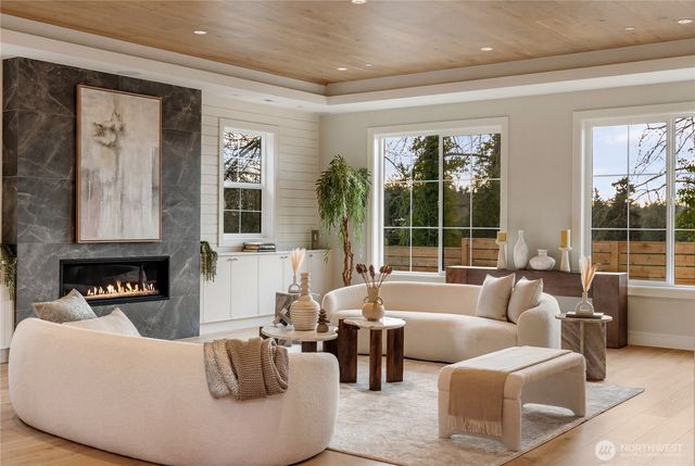 12811 SE 44th Place, Bellevue, WA 98006