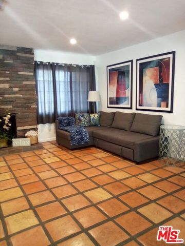 1641 E El Alameda, Palm Springs, CA 92262