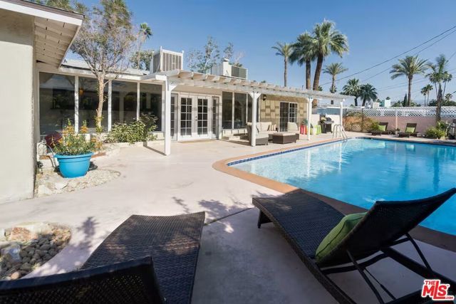 1641 E El Alameda, Palm Springs, CA 92262