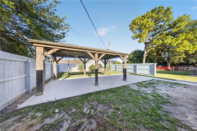 2400 55th TER SW, Naples, FL 34116