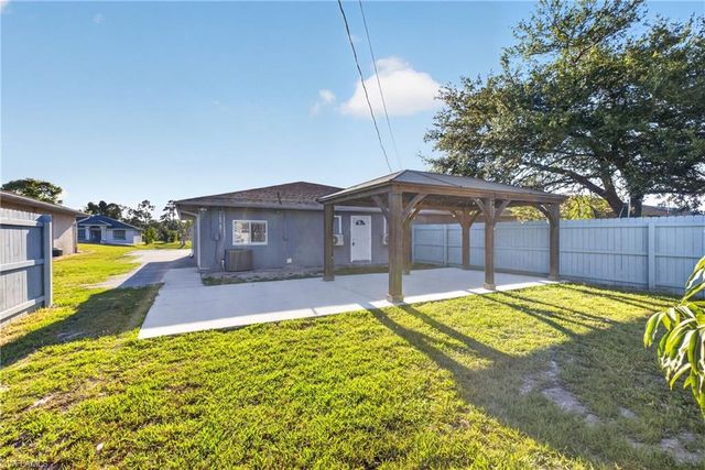 2400 55th TER SW, Naples, FL 34116