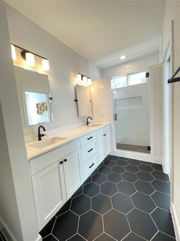 1106 Walton LN B, Austin, TX 78721