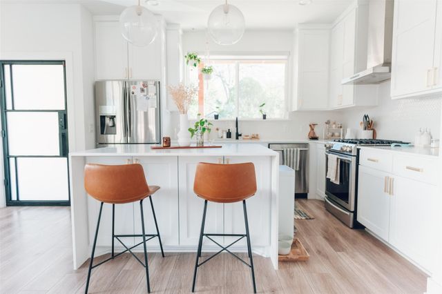 1106 Walton LN B, Austin, TX 78721