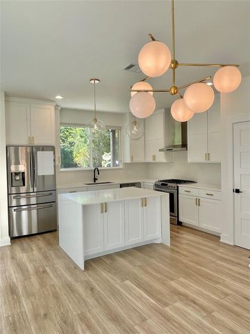 1106 Walton LN B, Austin, TX 78721