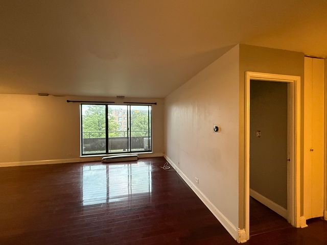 7 E CARRIAGEWAY Drive 311, Hazel Crest, IL 60429