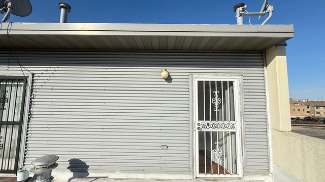 2237 S Stewart Avenue, Chicago, IL 60616
