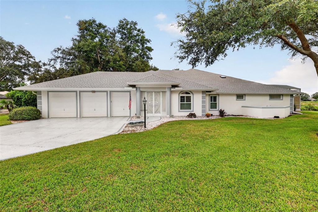 Image 1 of property listing at 5409 ESSEX COURT, Leesburg, FL 34748