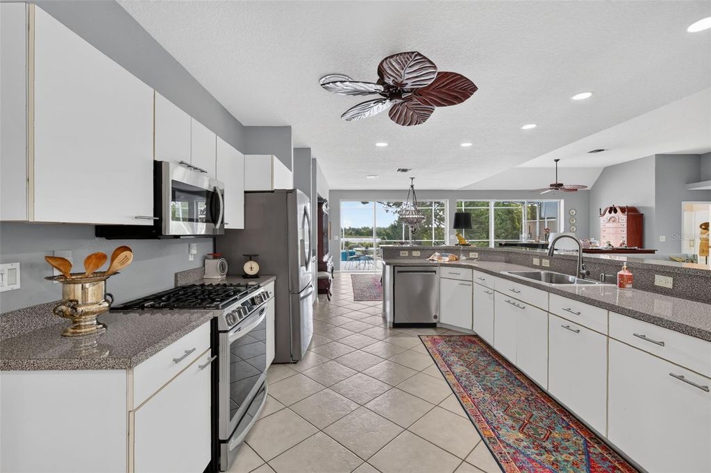 Image 18 of property listing at 5409 ESSEX COURT, Leesburg, FL 34748