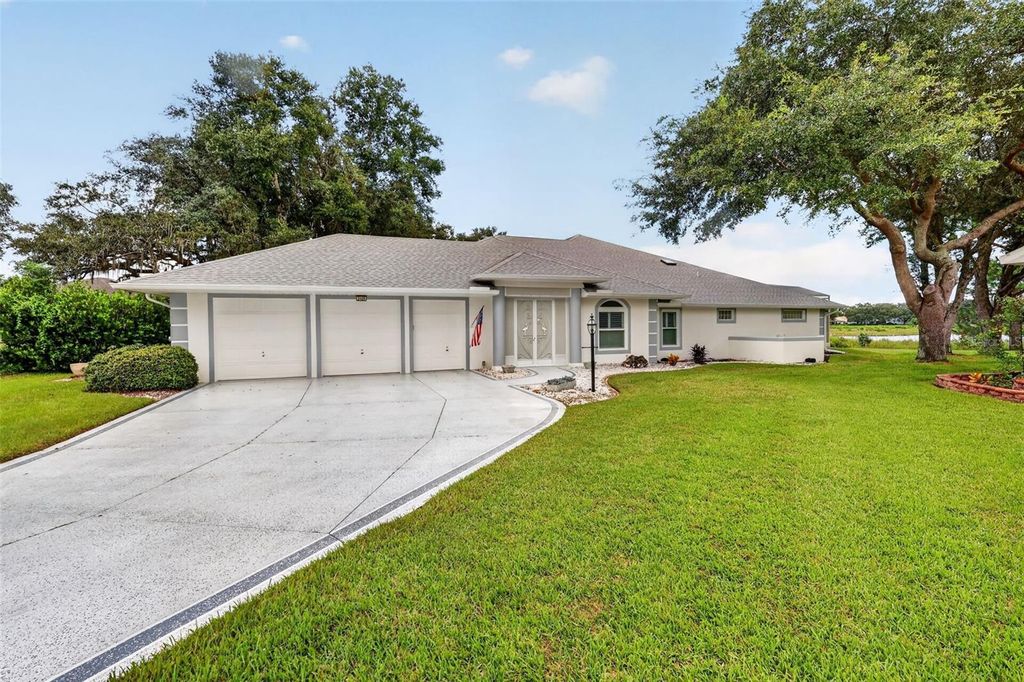 Image 3 of property listing at 5409 ESSEX COURT, Leesburg, FL 34748