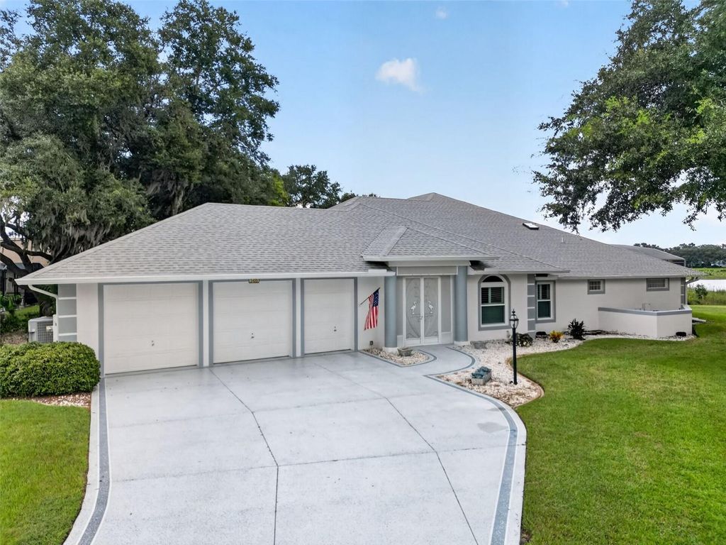 Image 5 of property listing at 5409 ESSEX COURT, Leesburg, FL 34748