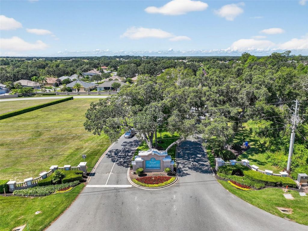Image 53 of property listing at 5409 ESSEX COURT, Leesburg, FL 34748