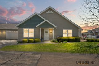 2105 Waterbury Lane W 2105, Sycamore, IL 60178