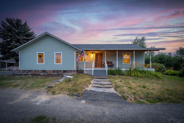 8511 E Hamilton Rd, Chattaroy, WA 99003 property photo