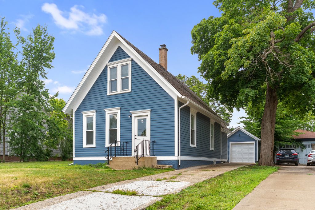 444 Villa Street, Elgin, IL 60120