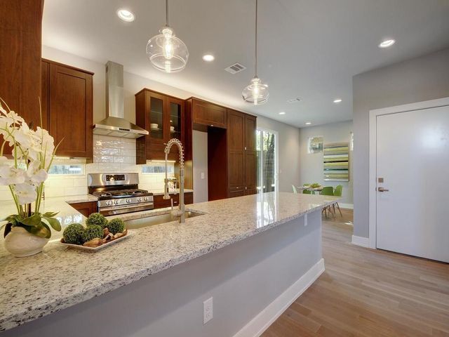 5308 Downs DR 2, Austin, TX 78721