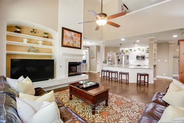 6019 Hart Fld, San Antonio, TX 78249