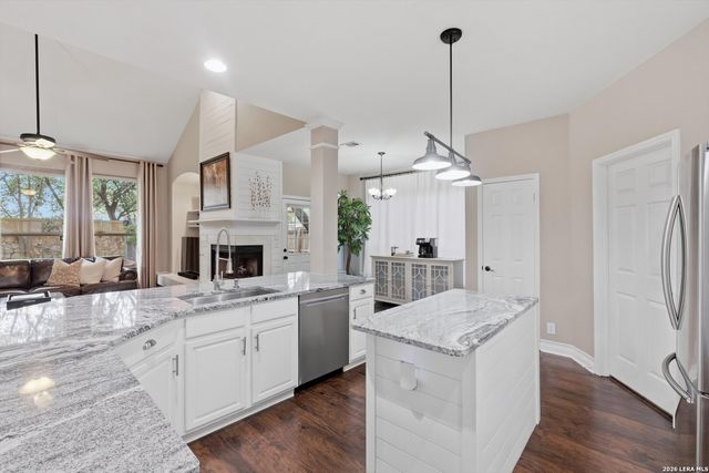 6019 Hart Fld, San Antonio, TX 78249