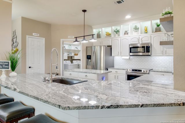 6019 Hart Fld, San Antonio, TX 78249