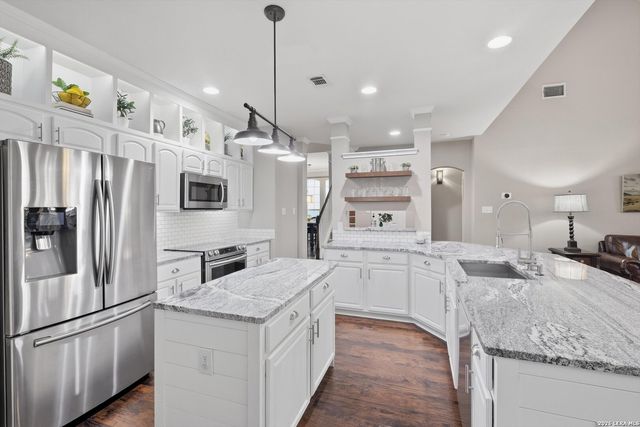 6019 Hart Fld, San Antonio, TX 78249