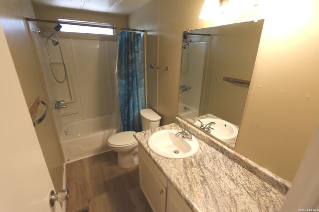 76 & 76 B POST OAK RD, La Vernia, TX 78121