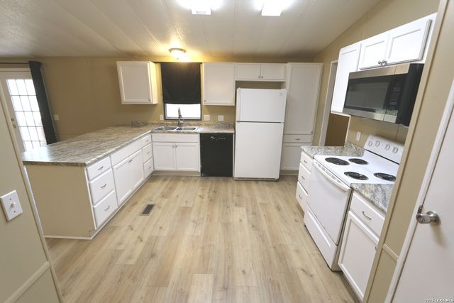 76 & 76 B POST OAK RD, La Vernia, TX 78121