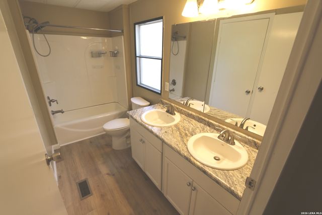 76 & 76 B POST OAK RD, La Vernia, TX 78121