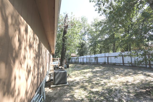 76 & 76 B POST OAK RD, La Vernia, TX 78121