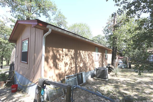 76 & 76 B POST OAK RD, La Vernia, TX 78121