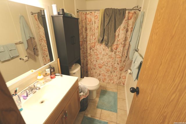 76 & 76 B POST OAK RD, La Vernia, TX 78121
